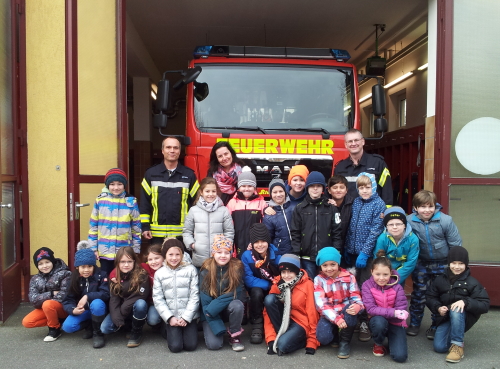 Schulkinder zu Besuch im Gerätehaus