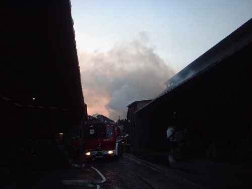 Fabrikhallenbrand in Röthenbach a. d. Peg. – Gebäude eingestürzt