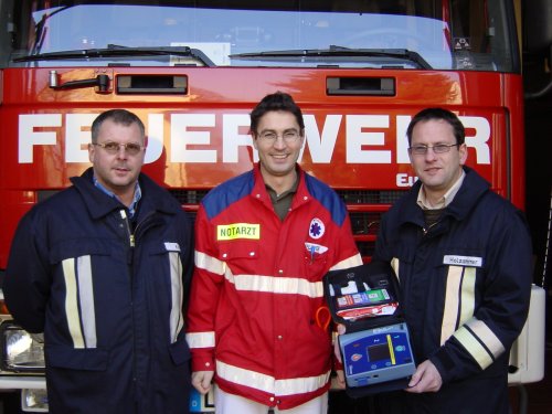 FF Rückersdorf beschafft halbautomatischen Frühdefibrillator