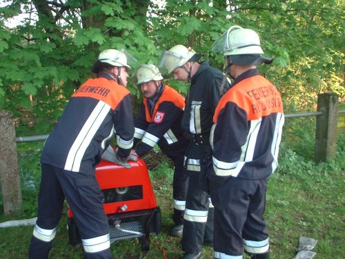 Maschinisten übten Wasserentnahme aus der Pegnitz