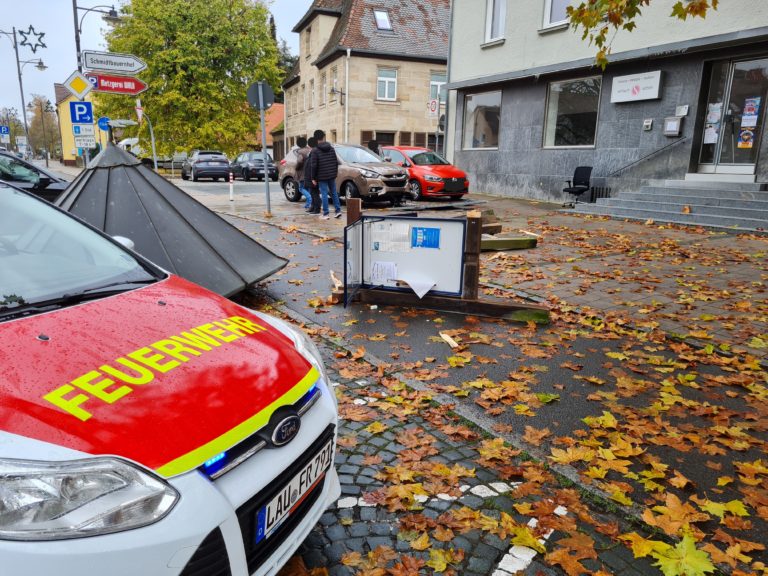 Spektakulärer Verkehrsunfall in Dorfmitte