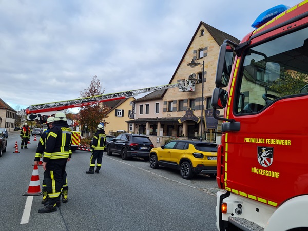 Hotelgast mit Drehleiter gerettet