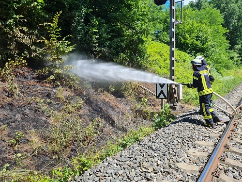 Bahndammbrand durch defekten Zug